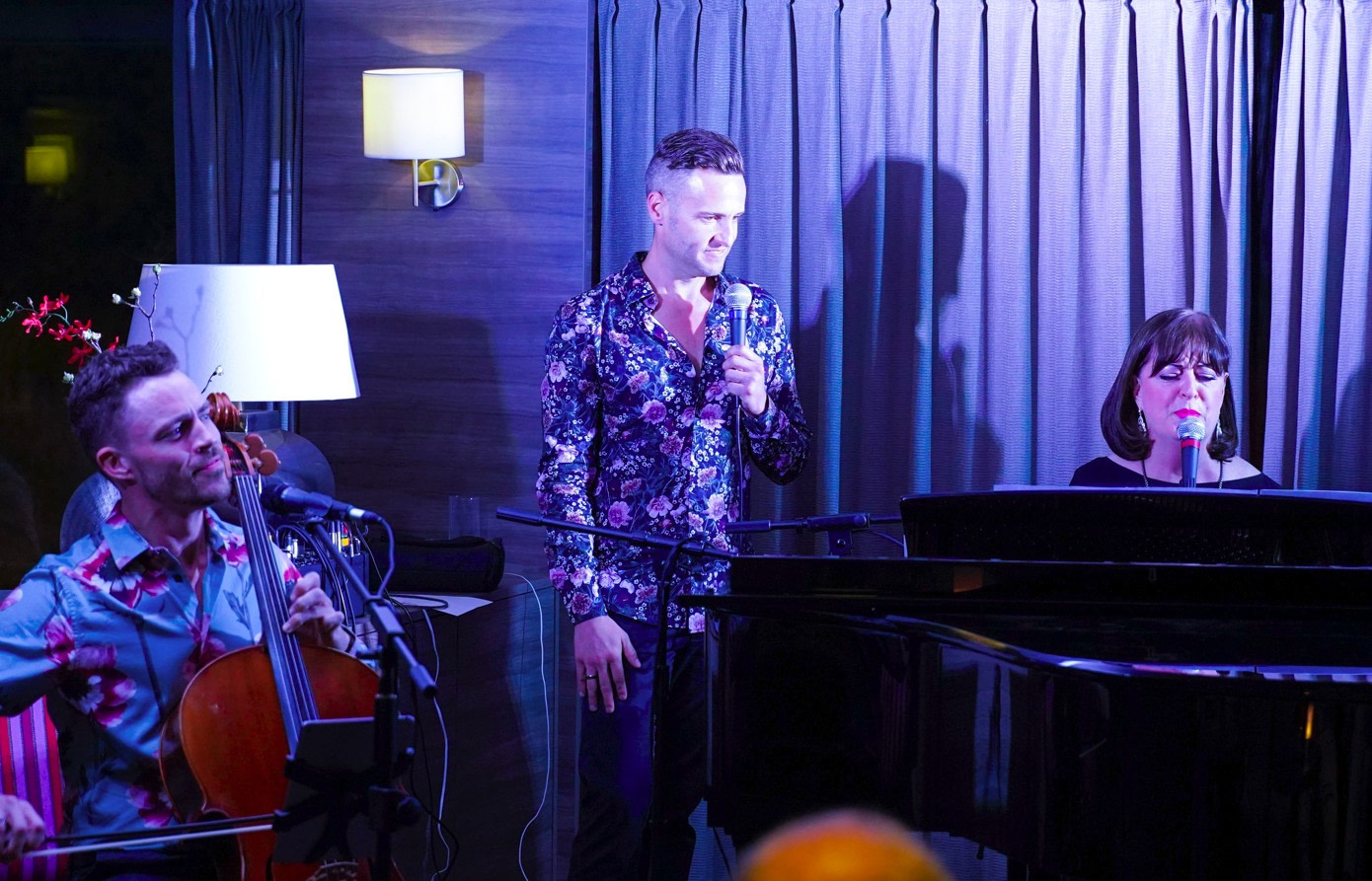 Entertainers trio