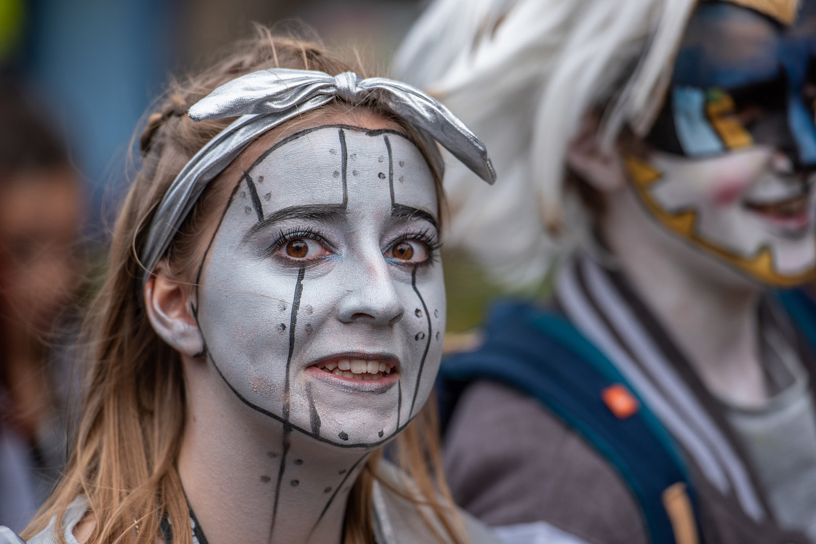 EDINBURGH, SCOTLAND, UK. 21st August, 2019. Street entertainers and actors entertain the public and advertise their shows in Edinburgh's Royal Mile during the Festival Fringe season.