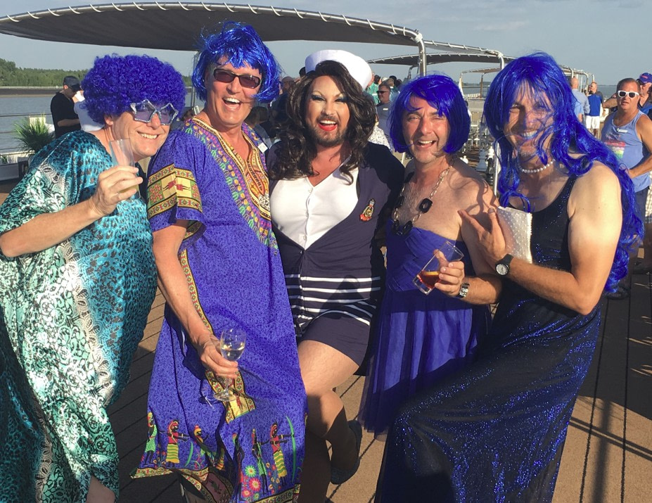 Fun Blue t-dance