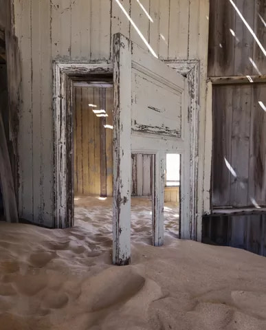 sand door